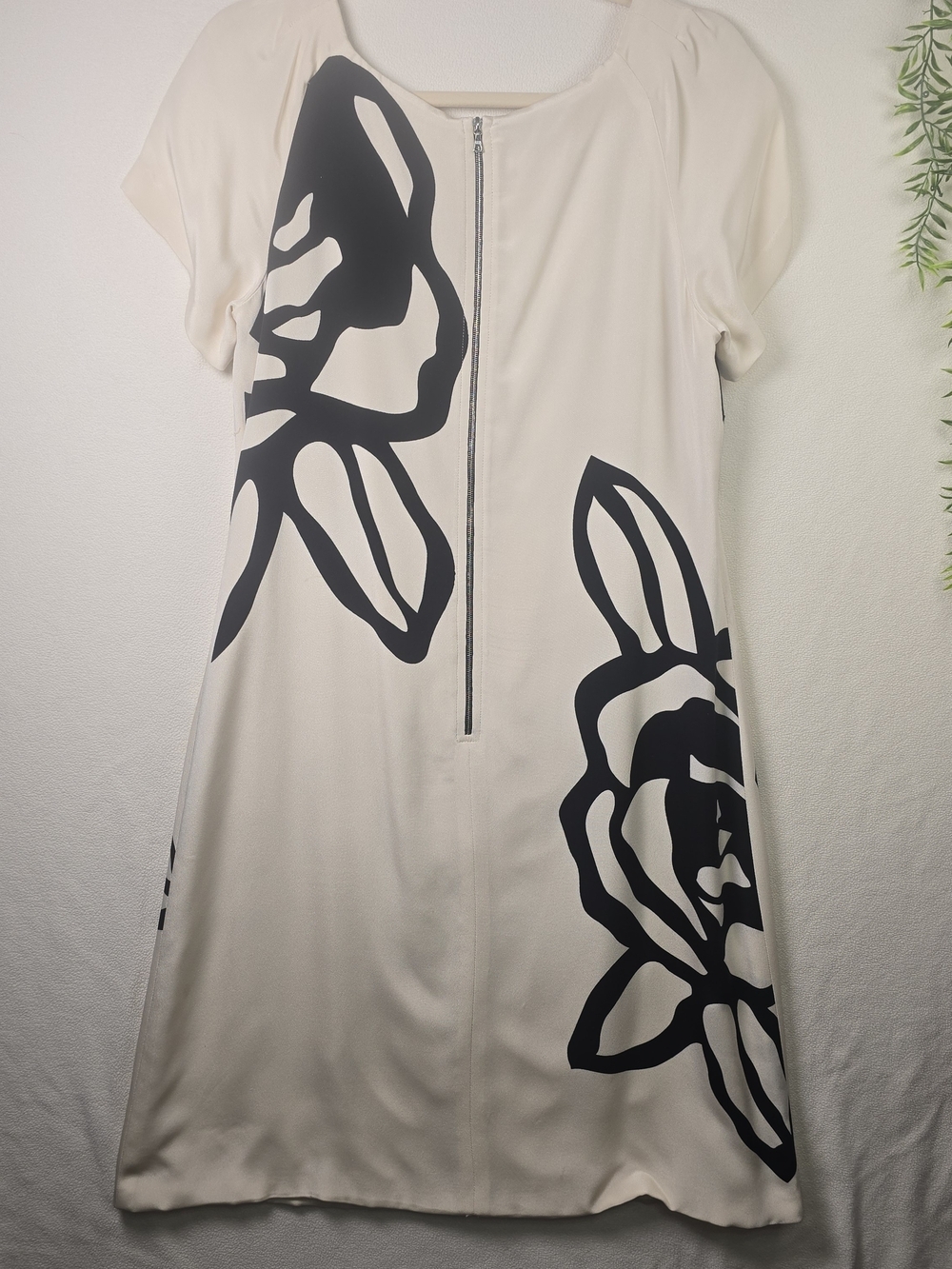 PHOEBE COUTURE 100% SILK MIDI DRESS CREAM LARGE ROSE GRAPHIC IN BLACK WOMENS 12 - Picture 3 of 10